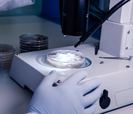 Laboratory equipment for material research